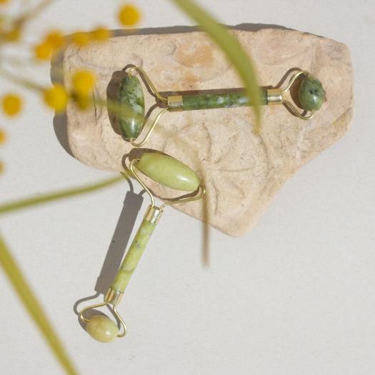 Masajeador Facial Jade con Dos Rodillos